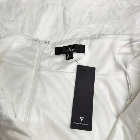 Lulus Plunge Neck Sleeveless Floral Jacquard Babydoll Dress White size Large NWT - Picture 4 of 4